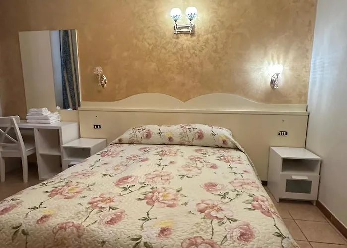 Near Termini Station 3*